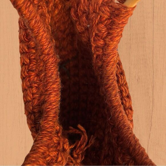 Vintage rust coloured wool knit hand bag with bamboo handles - Picture 4 of 6